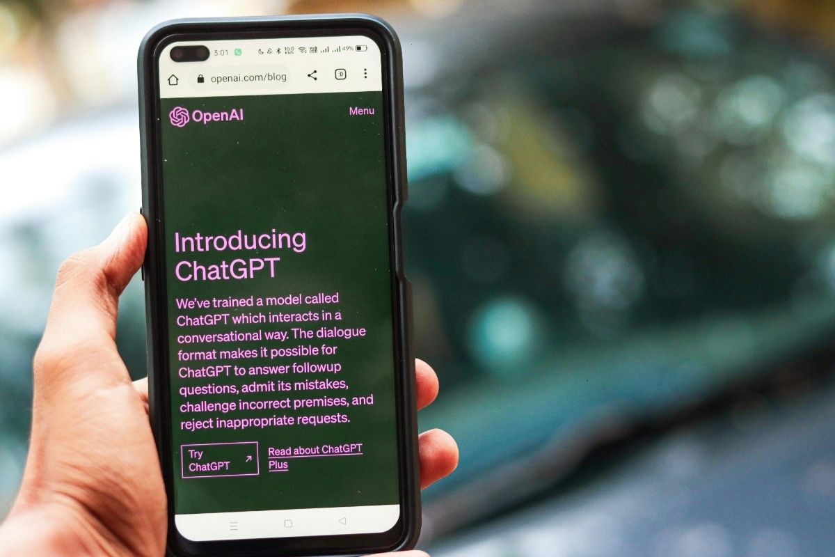 chatgpt khi máy móc trò chuyện như con người